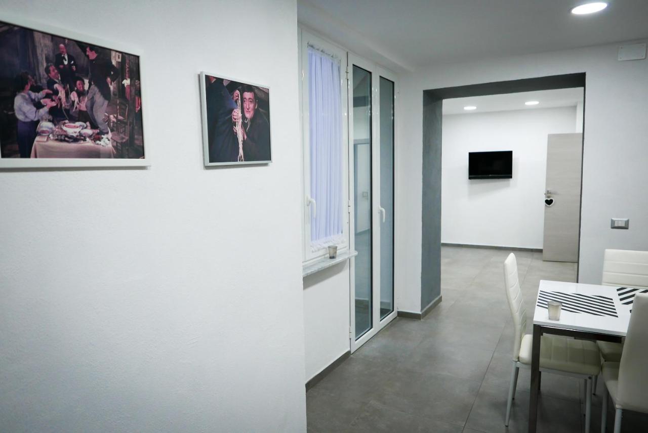 Holiday House Toto Villa เนเปิลส์ ภายนอก รูปภาพ